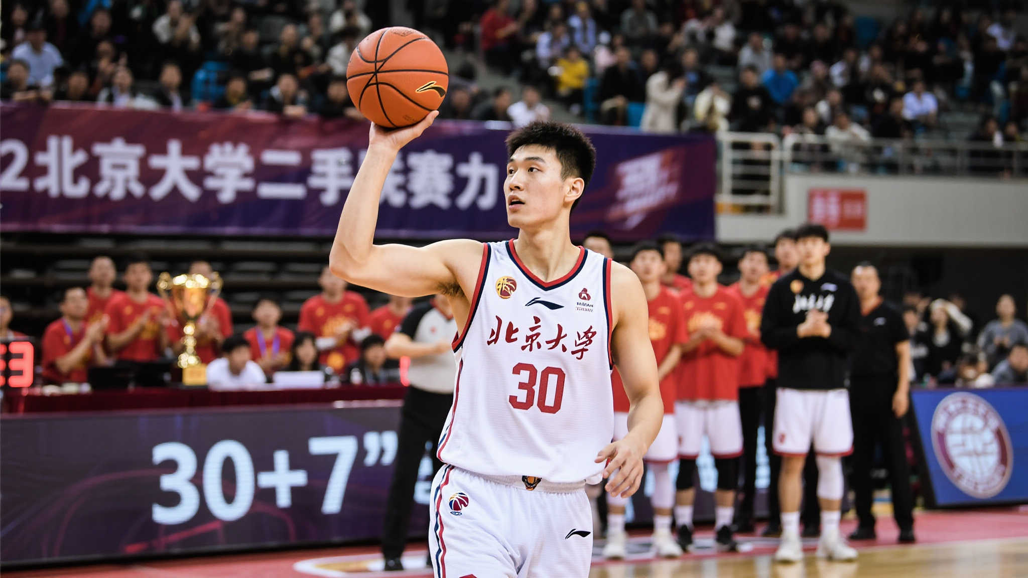 作为北京大学篮球队的一员，管子煜不仅展现了出色的技